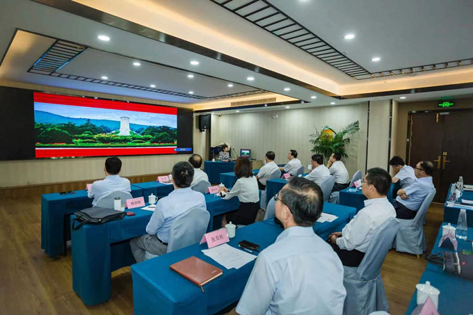 龙8集团党委赴徐州开展 “跟着席大大总书记足迹学党史”专题活动3_副本.png